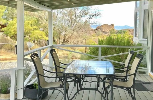 Lone Pine House | Bright, Spacious and sparkling clean 3 bed 2 bath