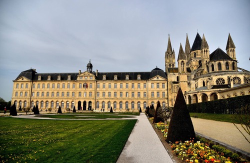 Caen City Centre Apartment | Bright, spacious apartment in town center