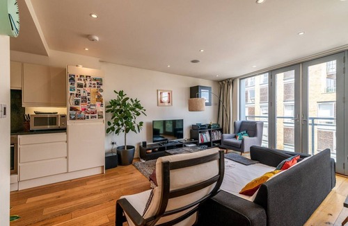 Queenstown Apartment | Bright & Spacious Battersea Flat