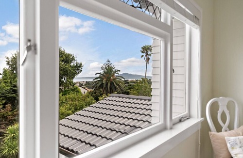 Mission Bay Villa | Bright & Spacious Coastal Retreat in Mission Bay | The Rose Cottage by Homello