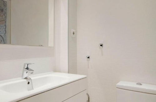 San Felipe Neri Apartment | Bright Spacious Cozy Apt in Historic Malaga Shops