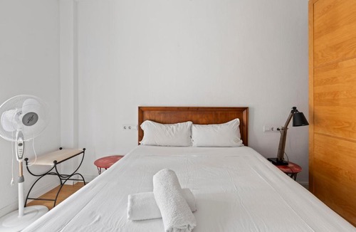 San Felipe Neri Apartment | Bright Spacious Cozy Apt in Historic Malaga Shops