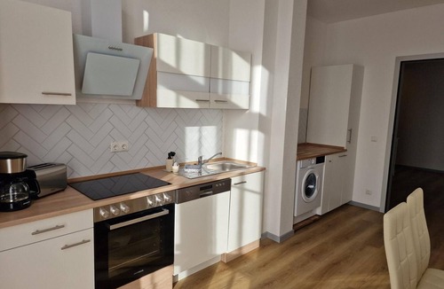 Aue Apartment | Bright & Spacious Holiday Apartment murihaus – City View Balcony & Parking