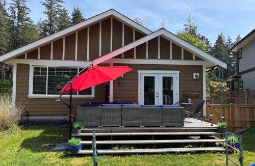 Victoria House | Bright Spacious Entire Home with Kids Backyard Set