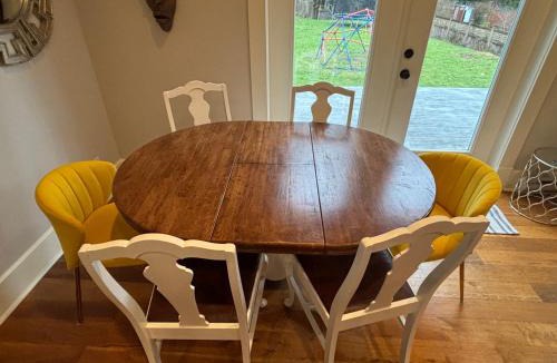 Victoria House | Bright Spacious Entire Home with Kids Backyard Set