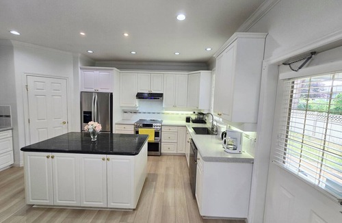 South Surrey House | Bright & Spacious Estate