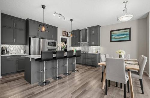 Southwest Calgary House | Bright & Spacious Family Retreat