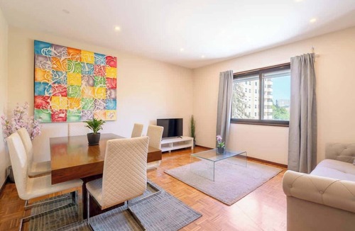 Ramalde Apartment | Bright & Spacious Flat by Host Wise