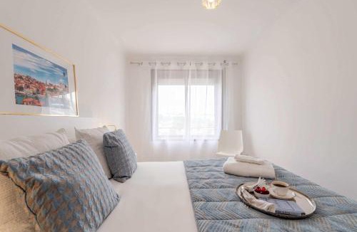 Aldoar Apartment | Bright & Spacious Flat with Balcony by HostWise