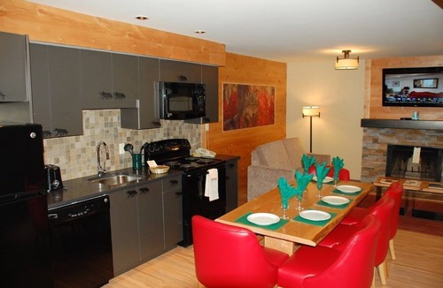 Banff Condo | Bright & Spacious for 8 | Access to 2 hot tubs!
