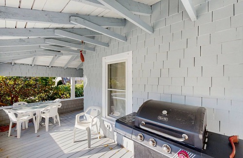 Seal Harbor House | Bright, spacious getaway with full kitchen, furnished porch & WiFi - near trails