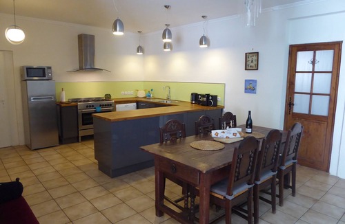 Neffies Apartment | Bright, Spacious Gite With Private Heated Pool And Courtyard Garden.