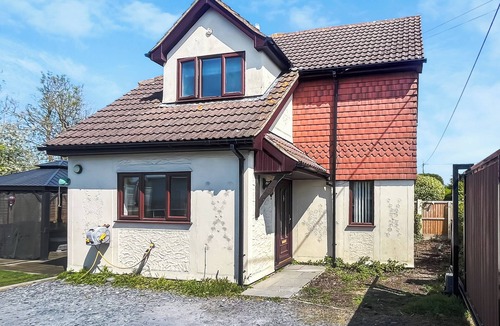 Purleigh Cottage | Bright spacious house with hot tub close to all amenities.