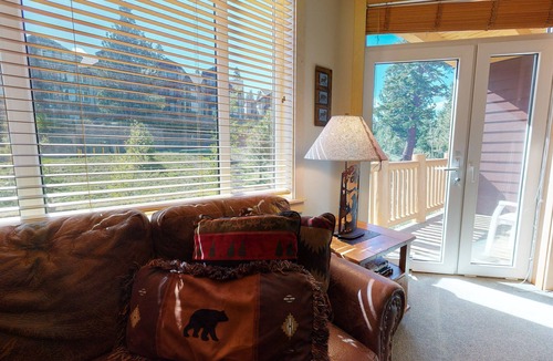 Mammoth Lakes Condo | Bright Spacious Mountain Modern! Quiet Location near Biking Trails, Pool