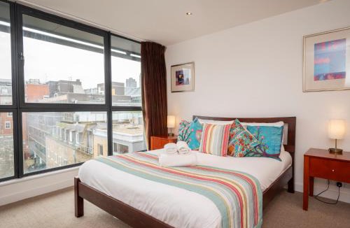 Farringdon Apartment | Bright Spacious Modern 5th flr City Oasis-Sleeps 6 - Pass the Keys