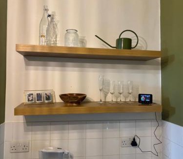 Greenhithe Apartment | Bright, Spacious, Newly Renovated Apartment