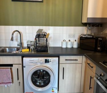 Greenhithe Apartment | Bright, Spacious, Newly Renovated Apartment