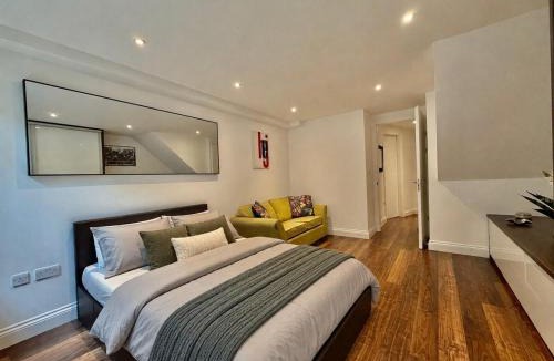 East Walworth Apartment | Bright & Spacious Private 1BR in Elephant & Castle