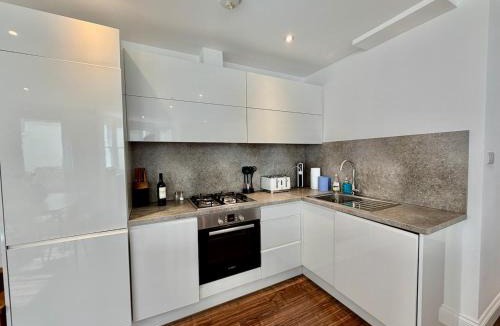 East Walworth Apartment | Bright & Spacious Private 1BR in Elephant & Castle