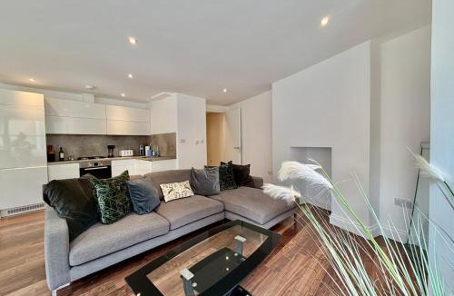 East Walworth Apartment | Bright & Spacious Private 1BR in Elephant & Castle