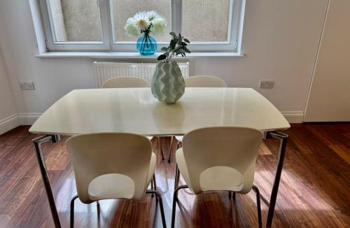 East Walworth Apartment | Bright & Spacious Private 1BR in Elephant & Castle