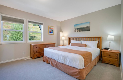 Silver Star Mountain Hotel | Bright & Spacious Property w/Fireplace & Hot Tub - Sleeps 13