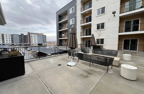 Draper Apartment | Bright Spacious Tropical 2bd 2ba