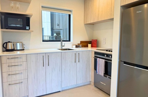Lower Hutt Villa | Bright & Spacious Wellington Townhouse