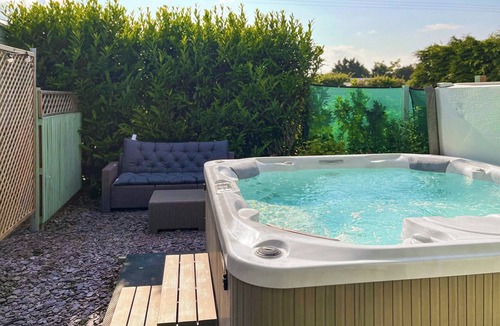 Chappel Cottage | Bright spacious with a lovely garden with hot tub.