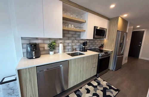 Downtown Halifax Apartment | Bright, spotless and modern 1 BR with gym
