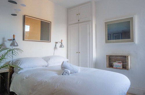 Vassall Apartment | Bright Stockwell Apartment