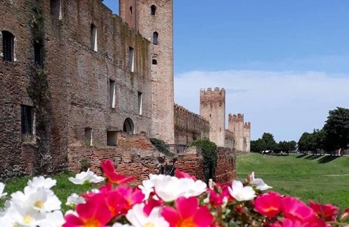 Montagnana House | Bright Studio Apartment “Le Cà De Boron Standard Relax Apartment” in Historical Centre with Wi-Fi