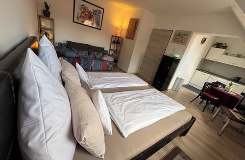 Bayreuth Apartment | Bright studio apartment - central, close to the train station, Bayreuth