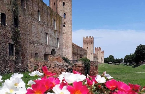 Montagnana House | Bright Studio Apartment “Le Cà De Boron Standard Relax Apartment” in Historical Centre with Wi-Fi