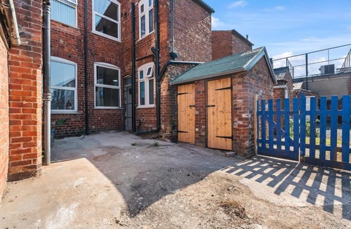 Ilkeston Apartment | Bright Studio Apartment D with Self Check-In & Smart TV in Ilkeston
