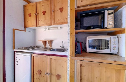 Les Menuires Apartment | Bright studio at the foot of the slopes with balcony