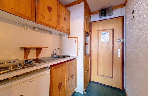 Les Menuires Apartment | Bright studio at the foot of the slopes with balcony