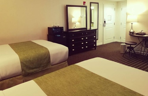 West Orange Hotel | Bright Studio at Wilshire Grand Hotel. Stay. Relax