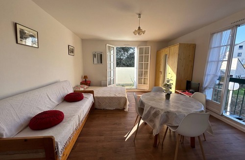 La Roche-Posay Apartment | Bright studio downtown with balcony