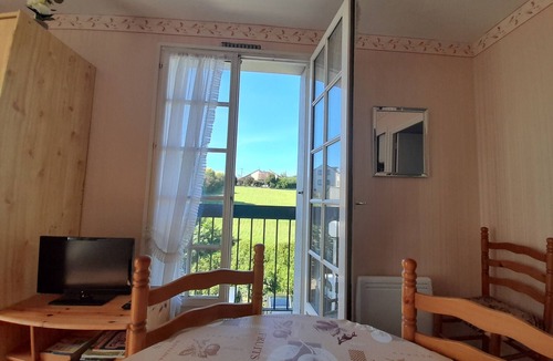 La Roche-Posay Apartment | Bright studio downtown with balcony