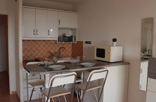 Cavalaire-sur-Mer Apartment | Bright studio-cabin with terrace, parking, near beach