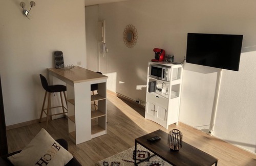 Costieres Apartment | Bright studio