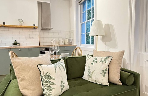 Kings Cross St. Pancras Apartment | Bright Studio in Central London