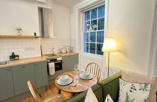 Kings Cross St. Pancras Apartment | Bright Studio in Central London