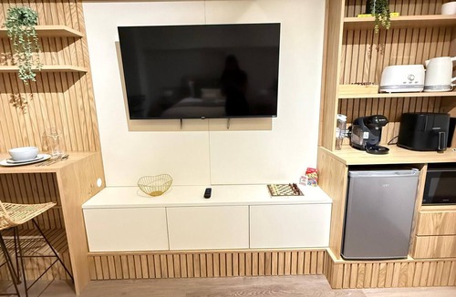 Kings Cross St. Pancras Apartment | Bright Studio in Central London