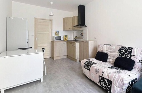 Coursan Apartment | Bright studio in Coursan, close to activities