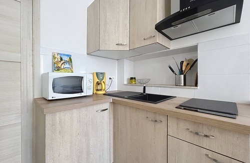 Coursan Apartment | Bright studio in Coursan, close to activities