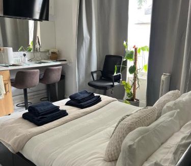 Fulham Broadway Apartment | Bright studio in Fulham