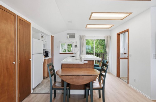 Wenatchee Apartment | Bright Studio w/Valley Views Near Hospital