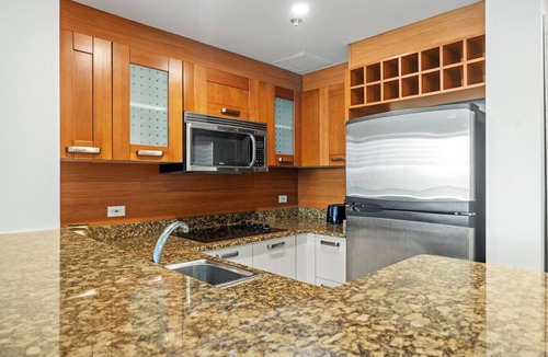 Puerta de Tierra Apartment | Bright Studio with Balcony & Hot Tub Access